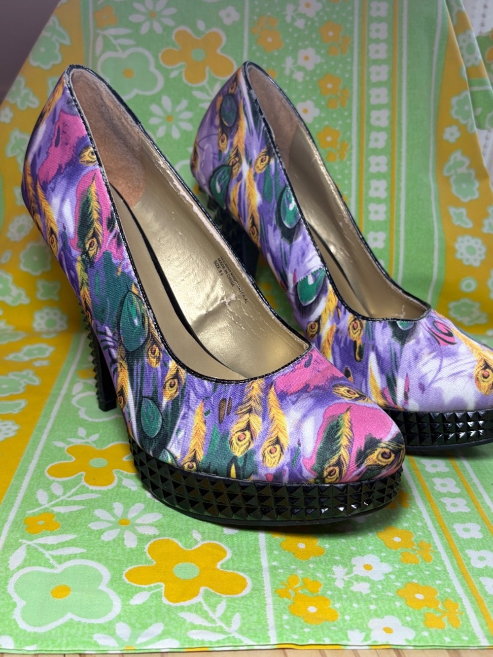 Vibrant Wild Rose Peacock Feather Print Platform Pumps